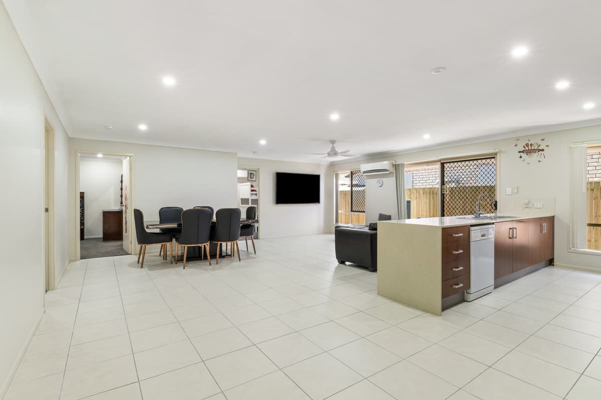 16 Shale Avenue, Logan Reserve