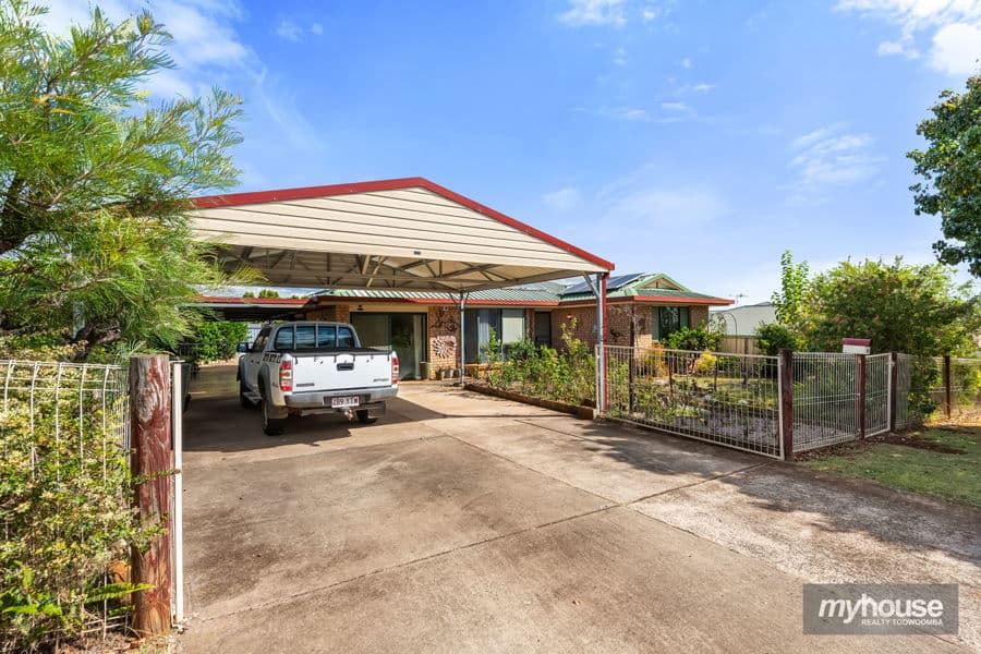 12 Gainsborough Drive, Glenvale