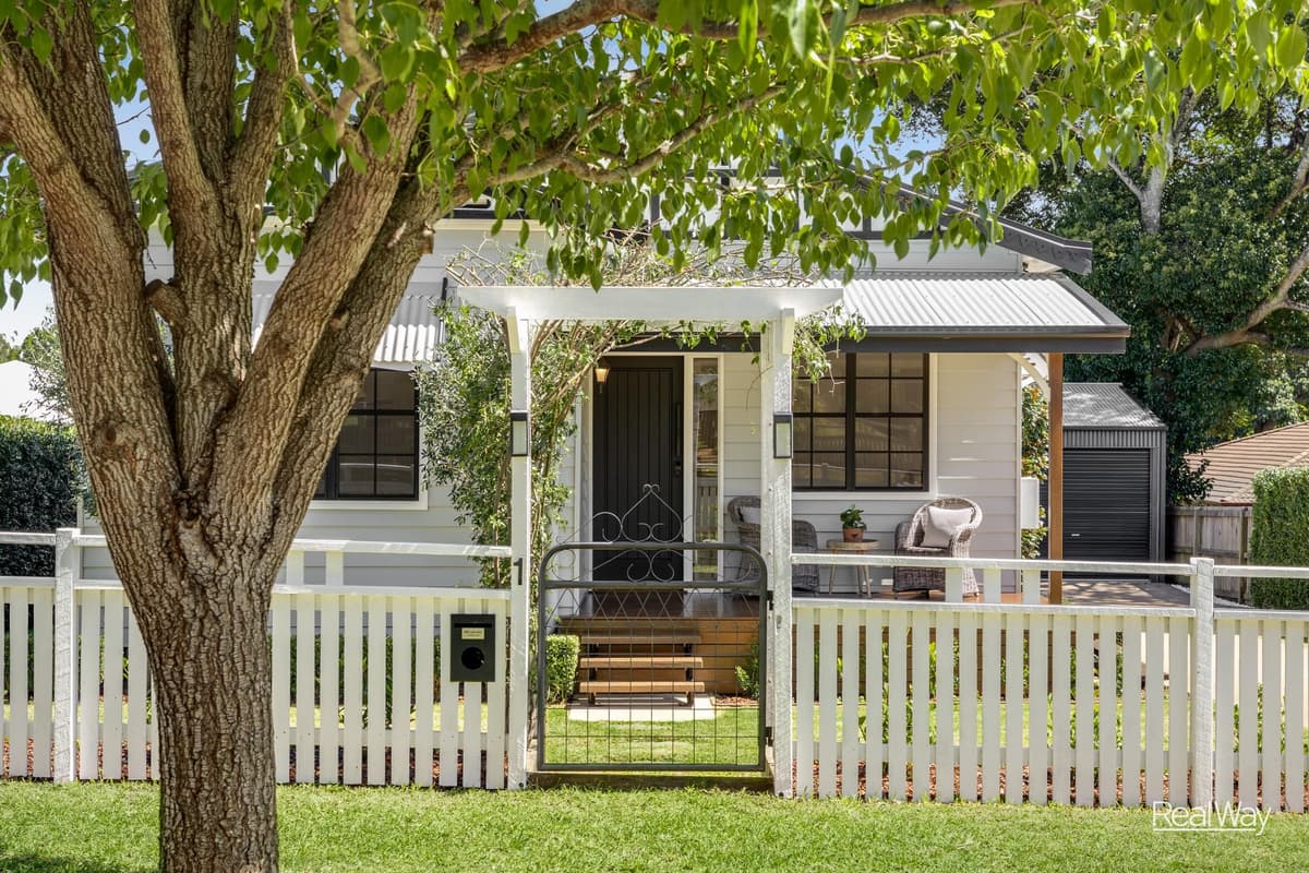 1 Llewellyn Street, Centenary Heights