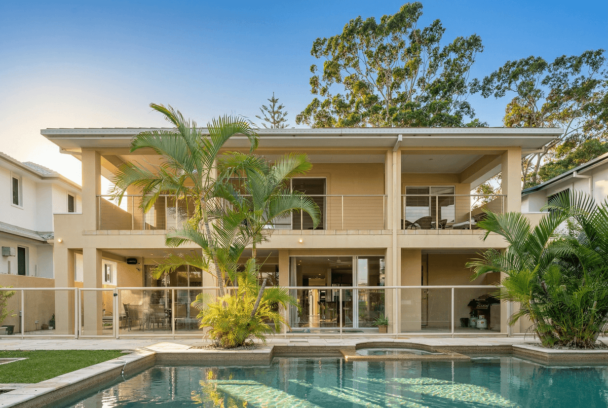 52 Moana Park Avenue, Broadbeach Waters