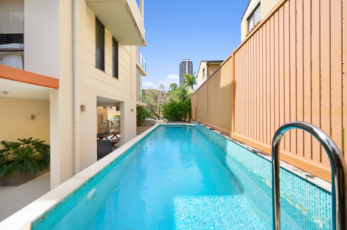 10/20 Lawson Street, Southport