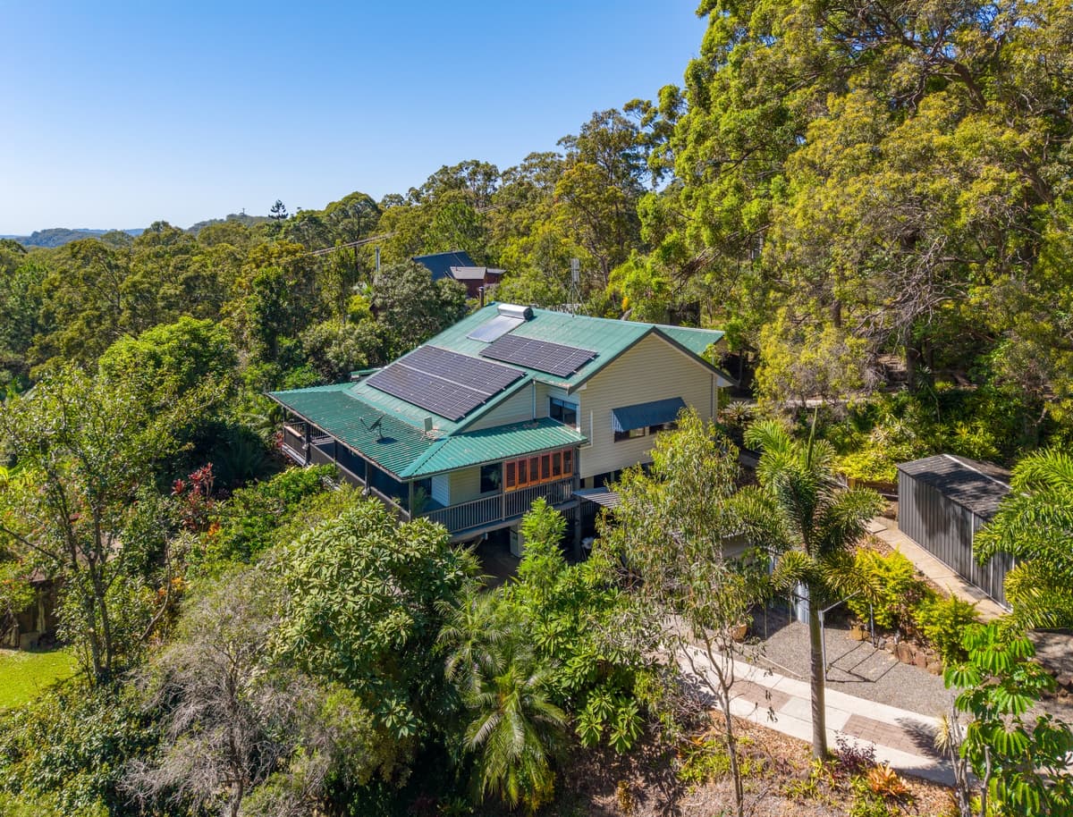 411 Hunchy Road, Hunchy