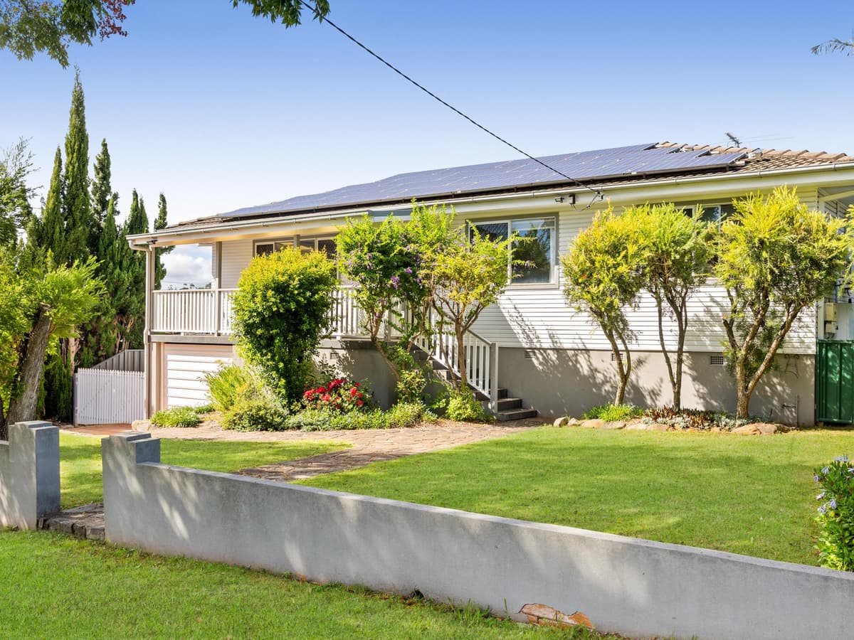 4 Loch Street, Centenary Heights