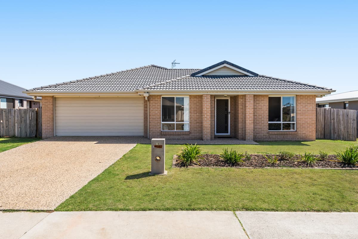 18 Myrtleford Crescent, Cambooya