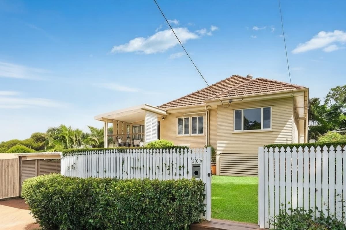 309 Long Street East, Graceville