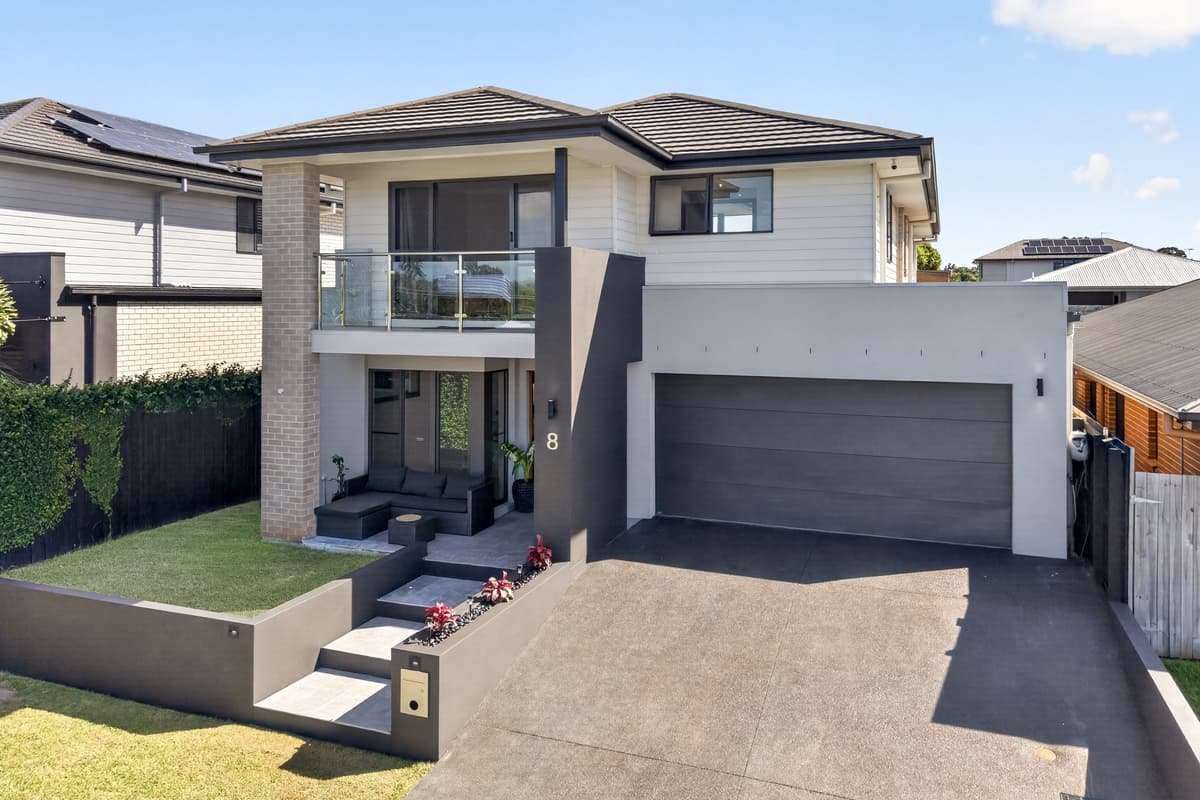 8 Avoca Place, Redland Bay