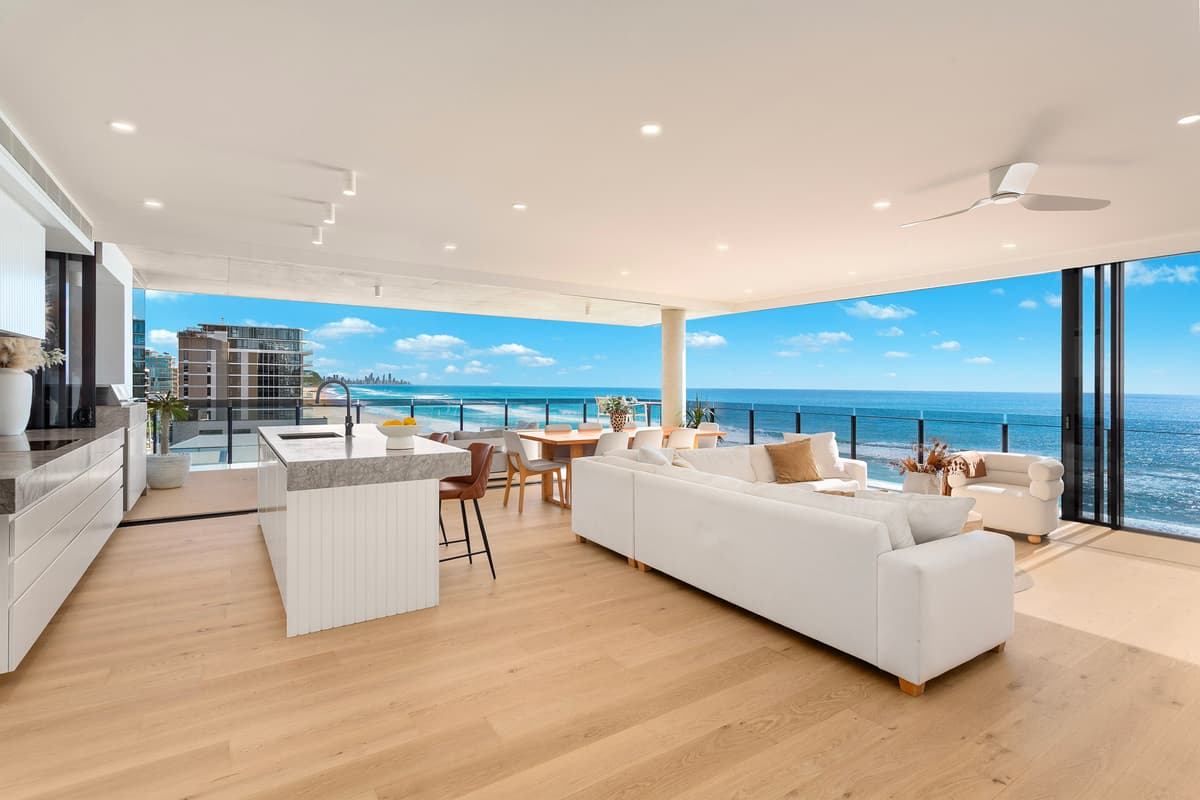 8/77 Jefferson Lane, Palm Beach