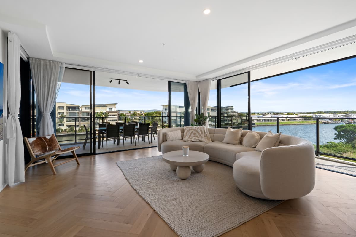 1301/10 Sickle Avenue, Hope Island