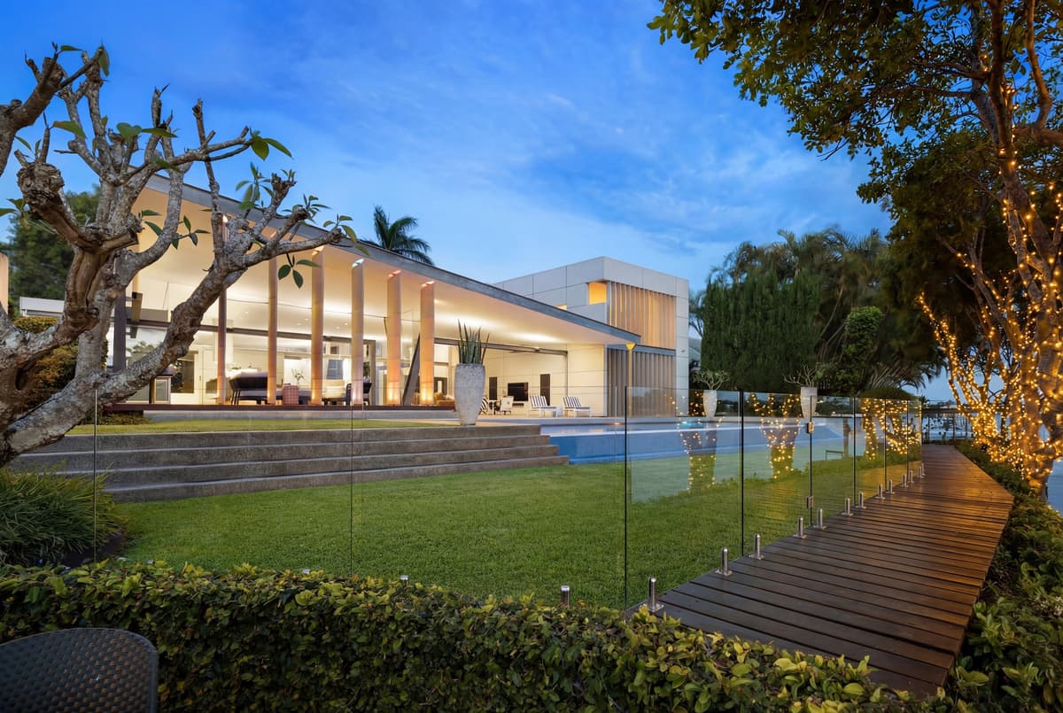 305 Monaco Street, Broadbeach Waters