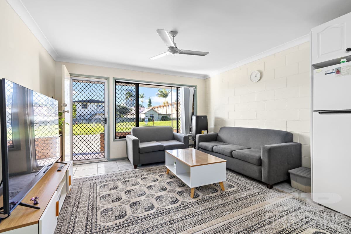 2/13F Wyndham Avenue, Southport