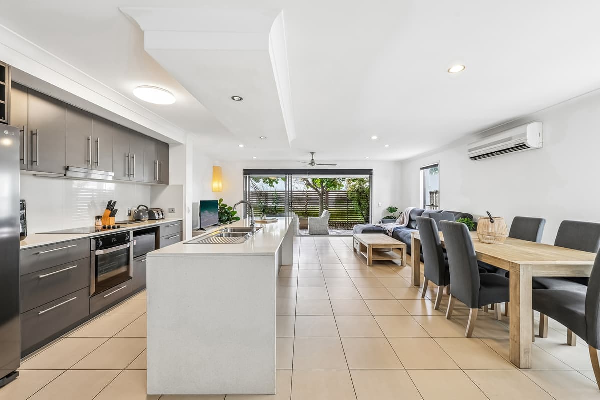 18 Lillie Street, Burleigh Waters