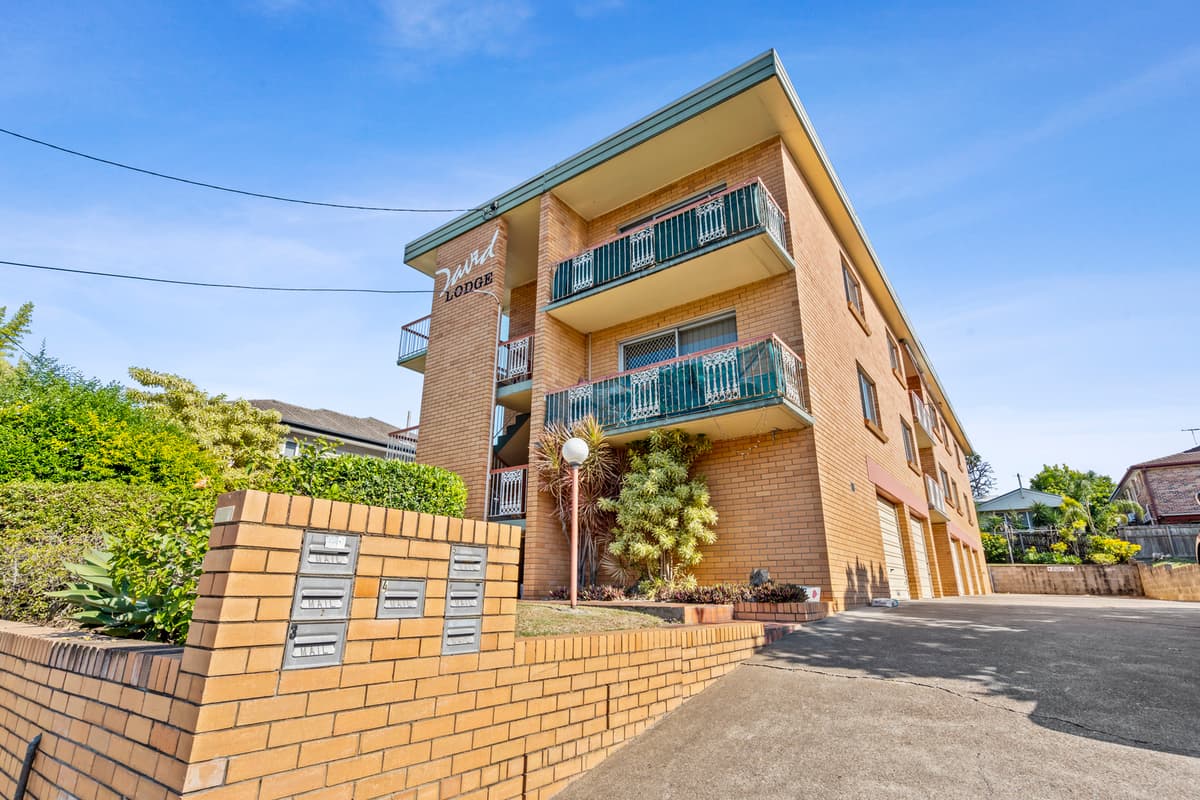 6/837 Logan Road, Holland Park West