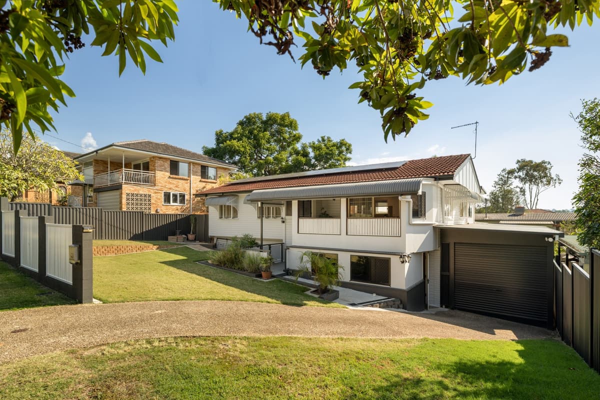 14 Hepburn Street, Stafford Heights