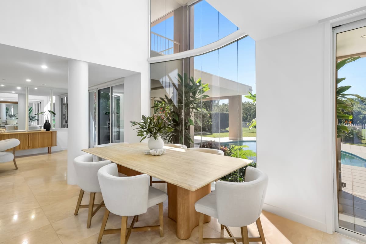 24 Meadowlake Drive, Carrara