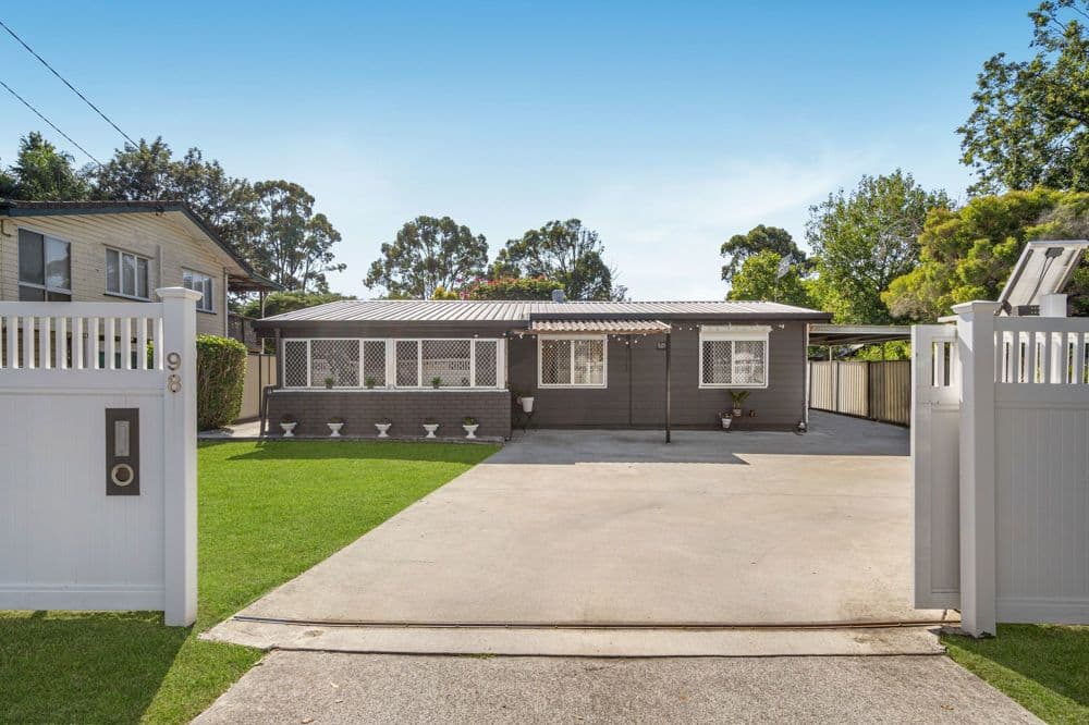 98 Jacaranda Avenue, Logan Central