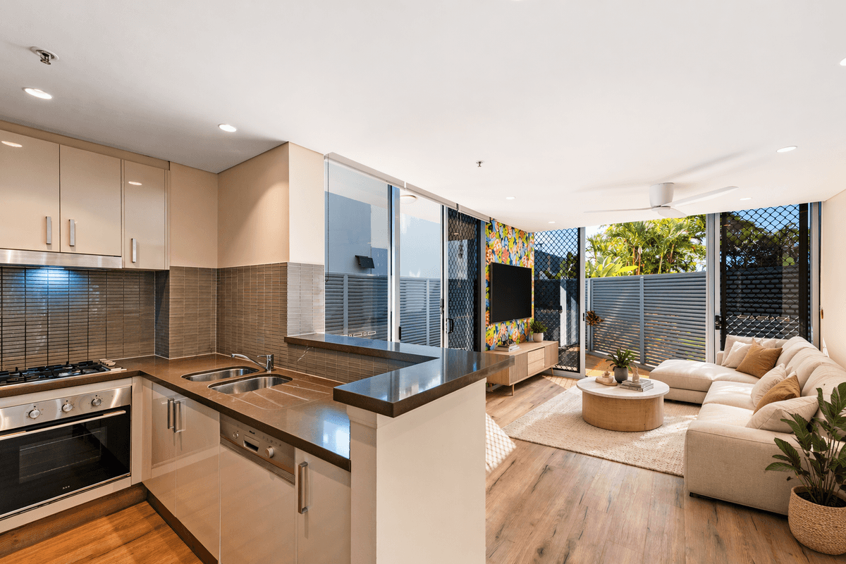 406/4 Como Crescent, Southport