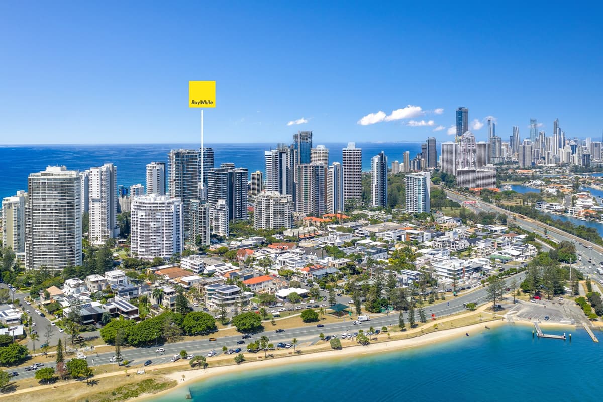 7/11 Peak Avenue, Main Beach