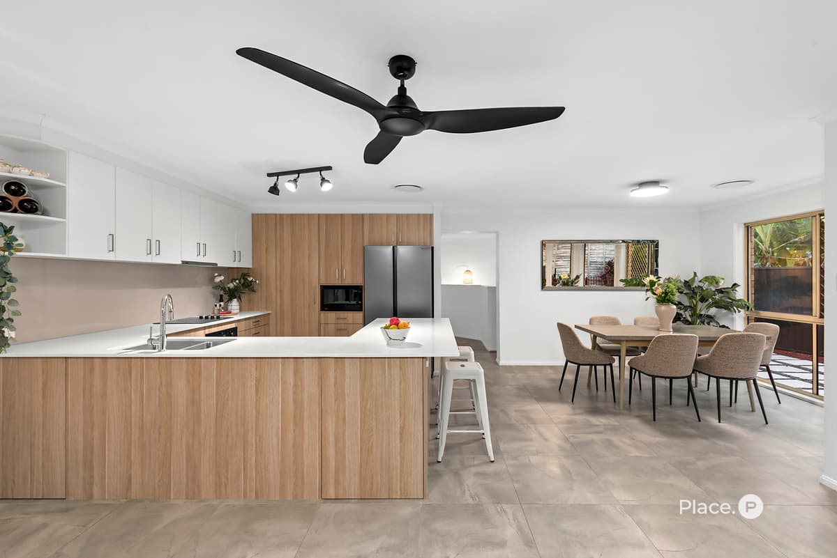 38 Silky Oak Crescent, Carindale