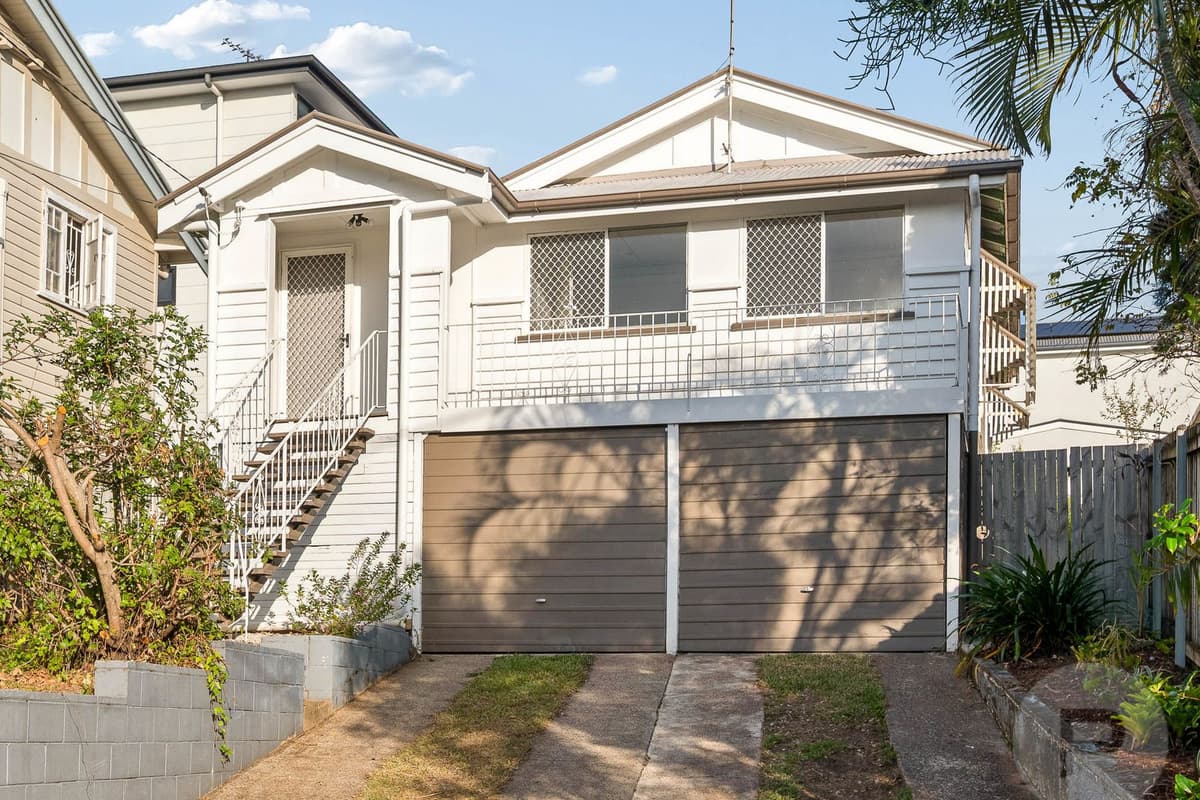 723 Logan Road, Greenslopes
