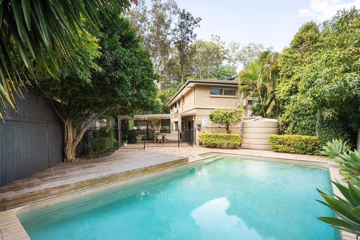 68 Dumbarton Drive, Kenmore