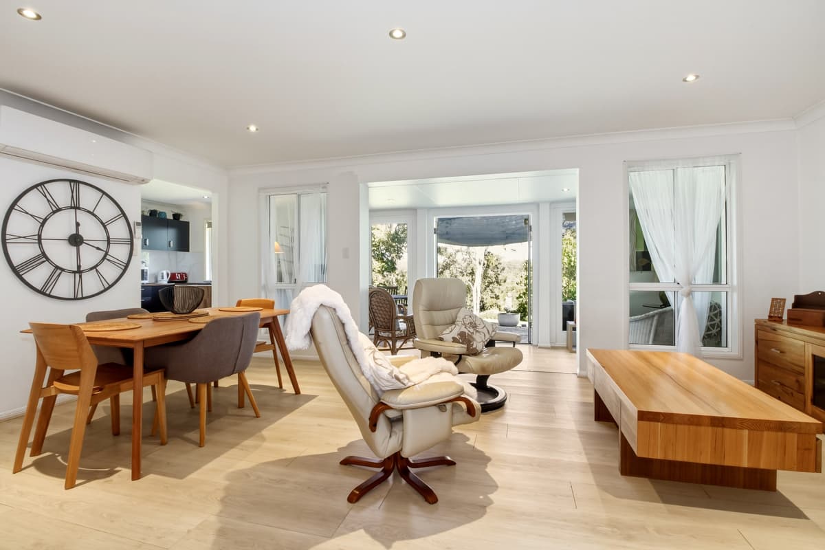 16 Calm Waters Crescent, Macleay Island