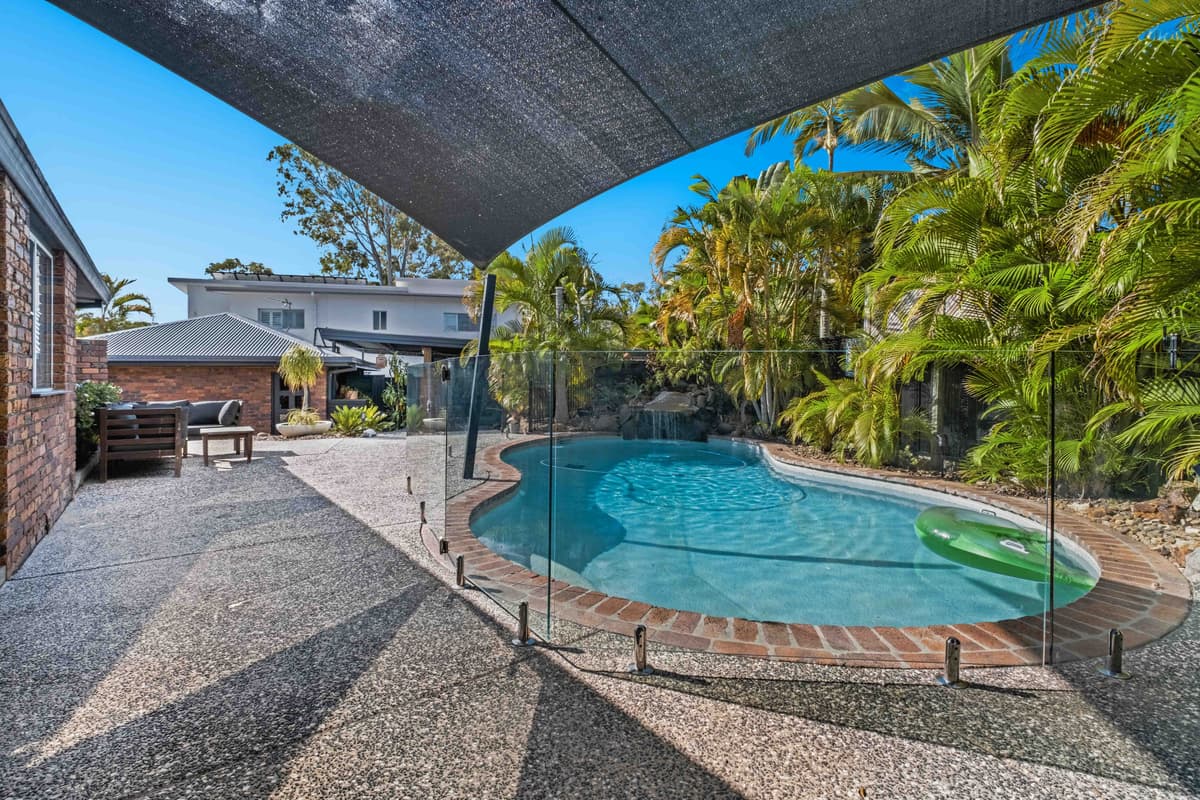 21 Armidale Crescent, Helensvale