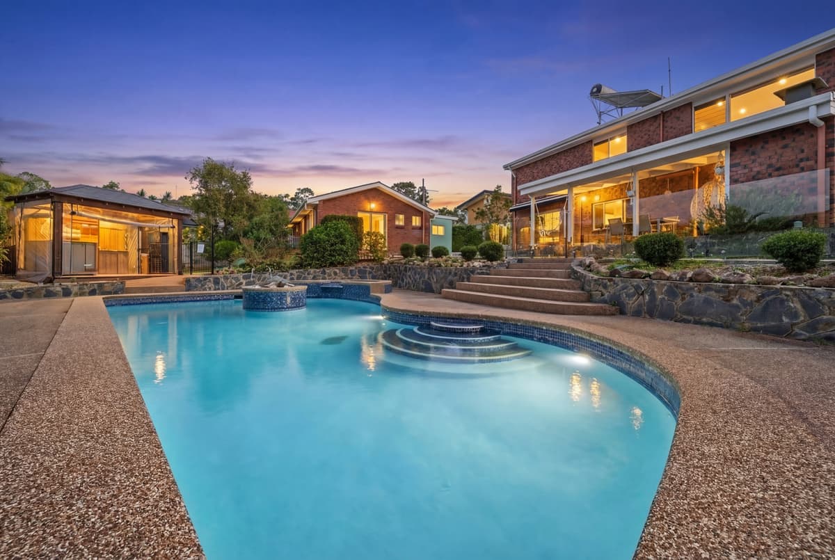 9 Penamber Court, Benowa