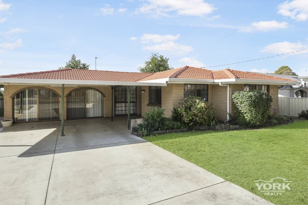 9 Lyndhurst Court, Newtown