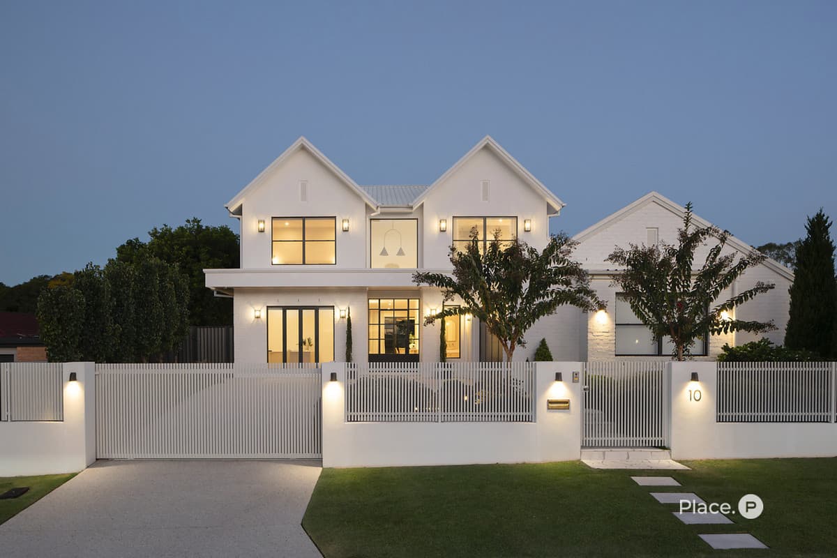 10 Dunvegan Place, Carindale