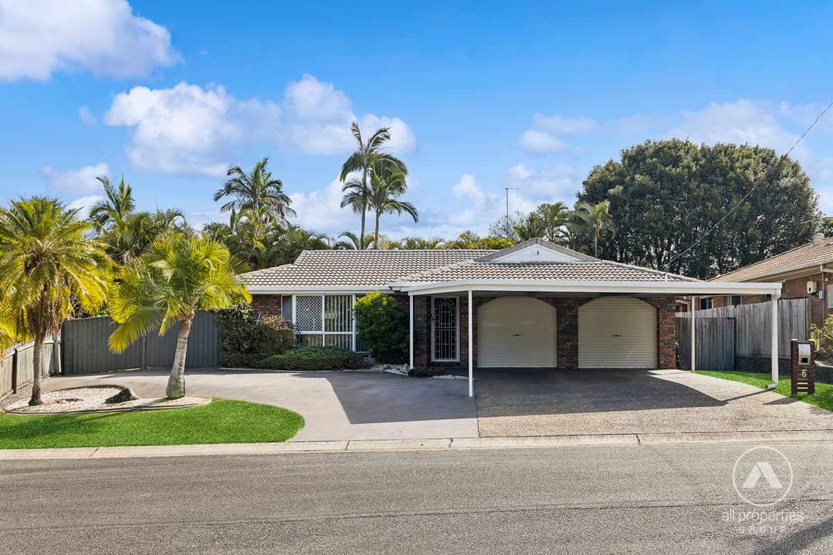 5 Calluna Court, Regents Park