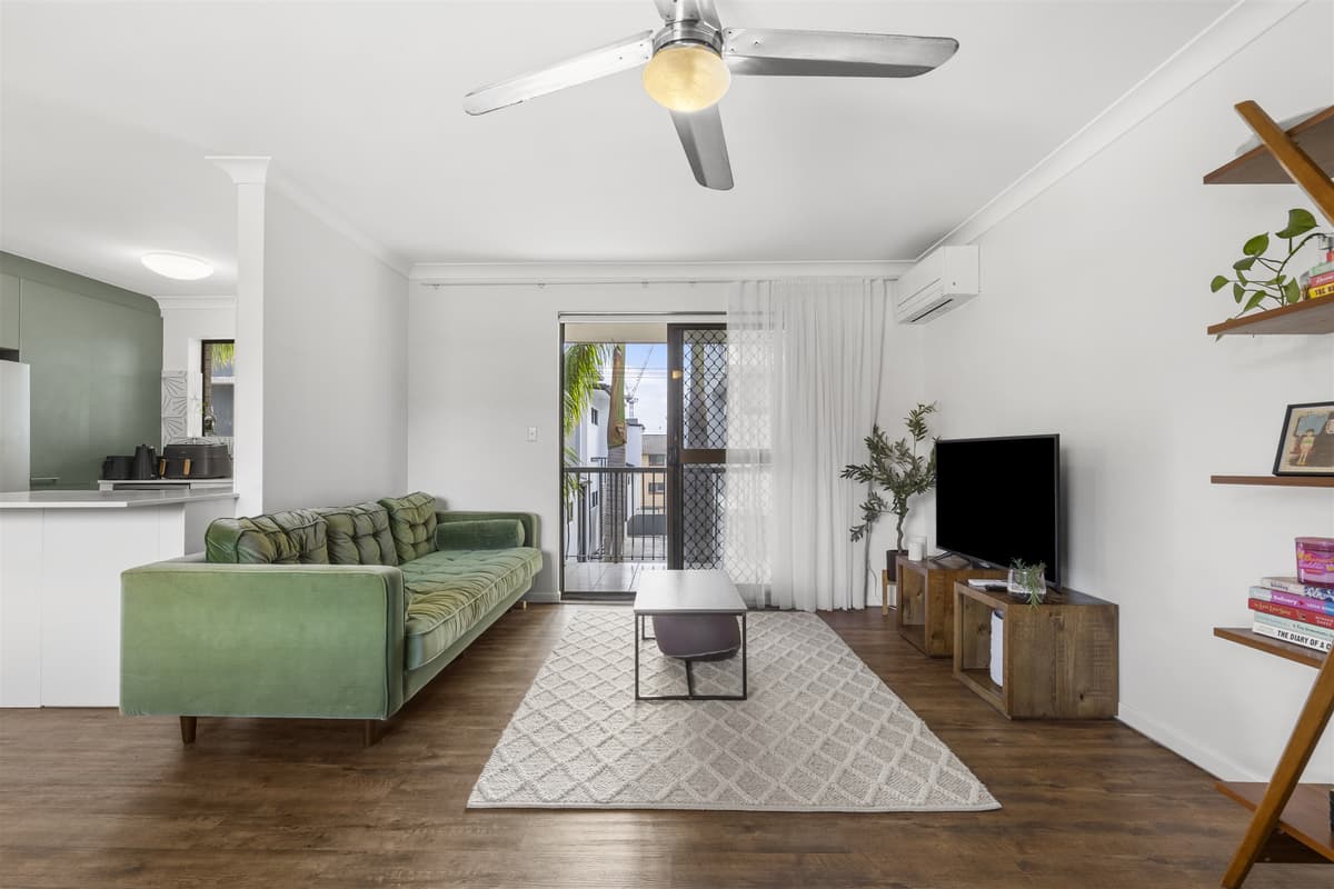 8/5 Silva Street, Ascot