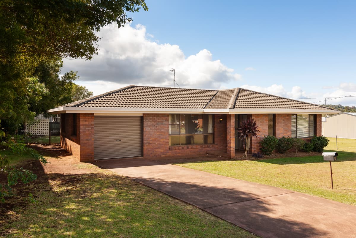 9 Knockator Crescent, Centenary Heights