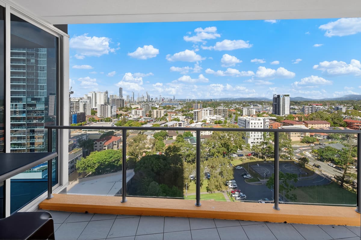 21306/5 Lawson Street, Southport