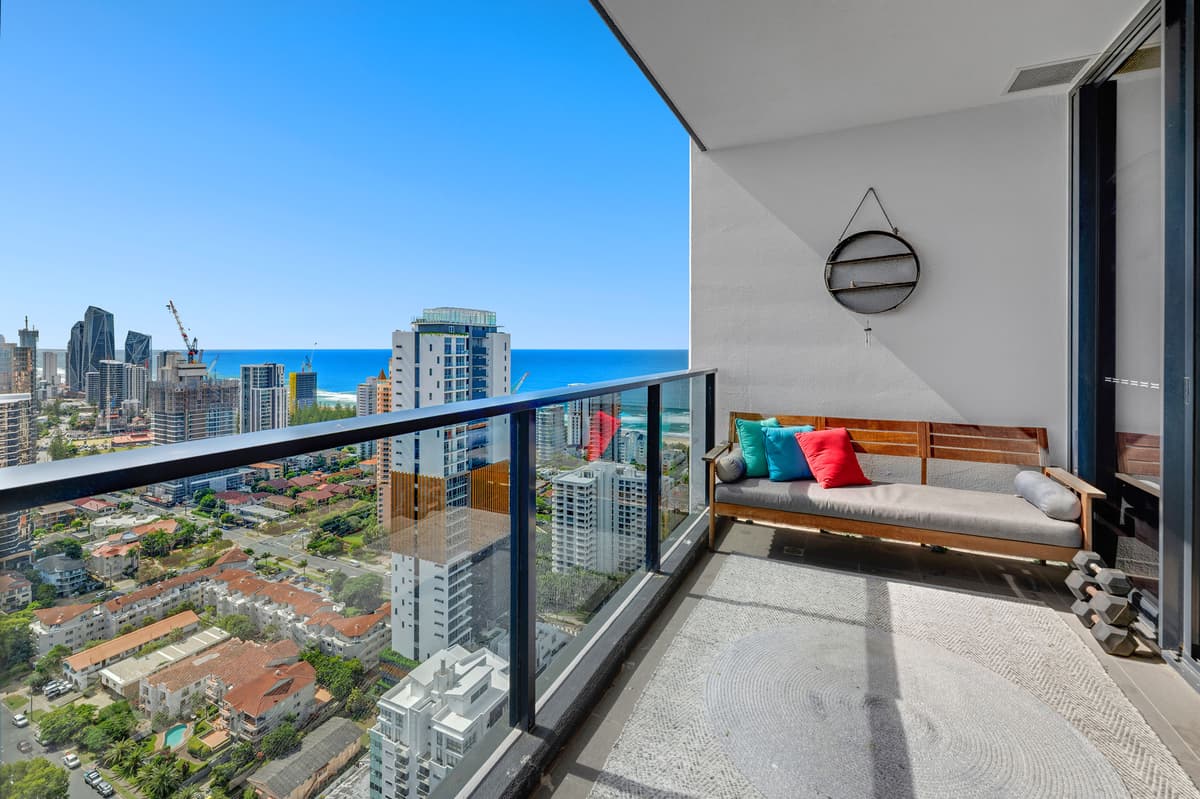 170/31 Queensland Avenue, Broadbeach