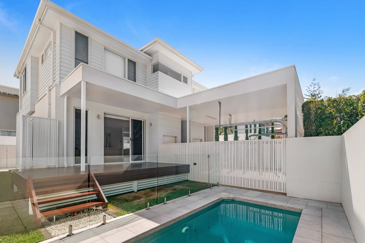 22 Norfolk Avenue, Surfers Paradise