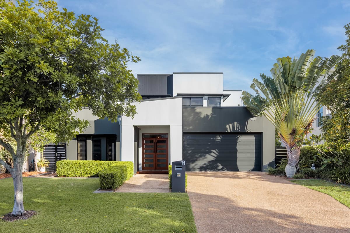 11 Onshore Place, Helensvale