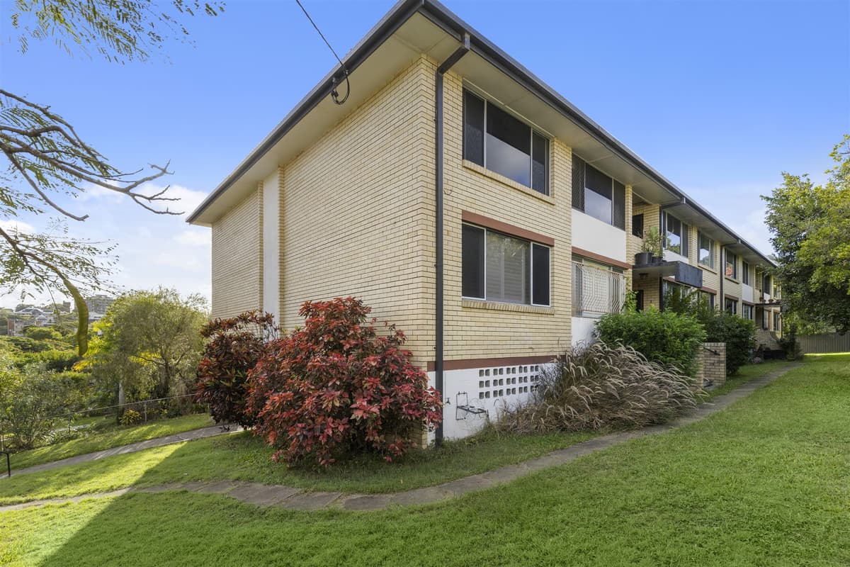 2/34 Oriel Road, Clayfield