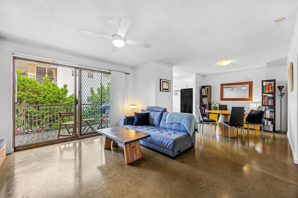 2/12 Stain Street, Wilston