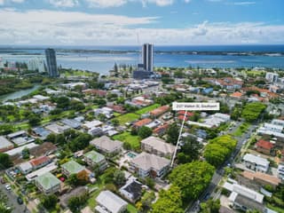 2/27 Walton Street, Southport