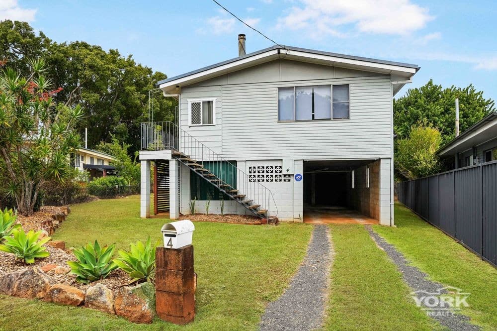 4 Mcintyre Street, Centenary Heights