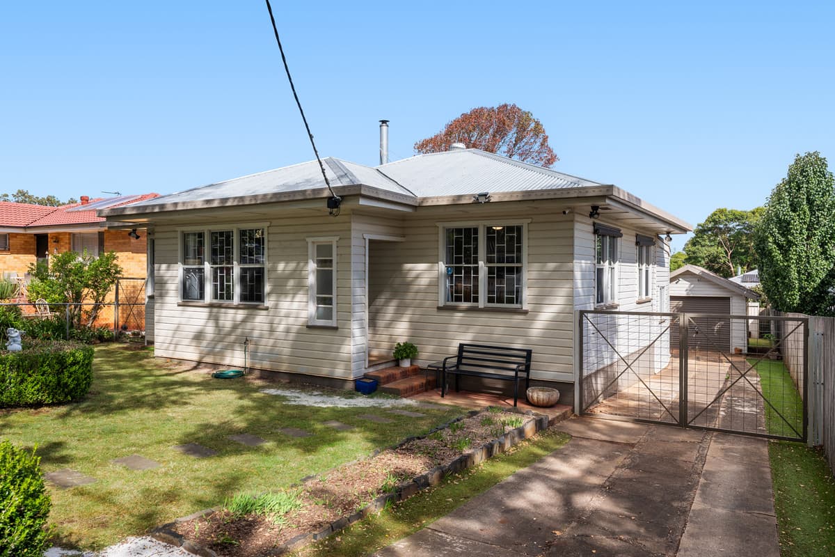 12 Collins Street, Mount Lofty