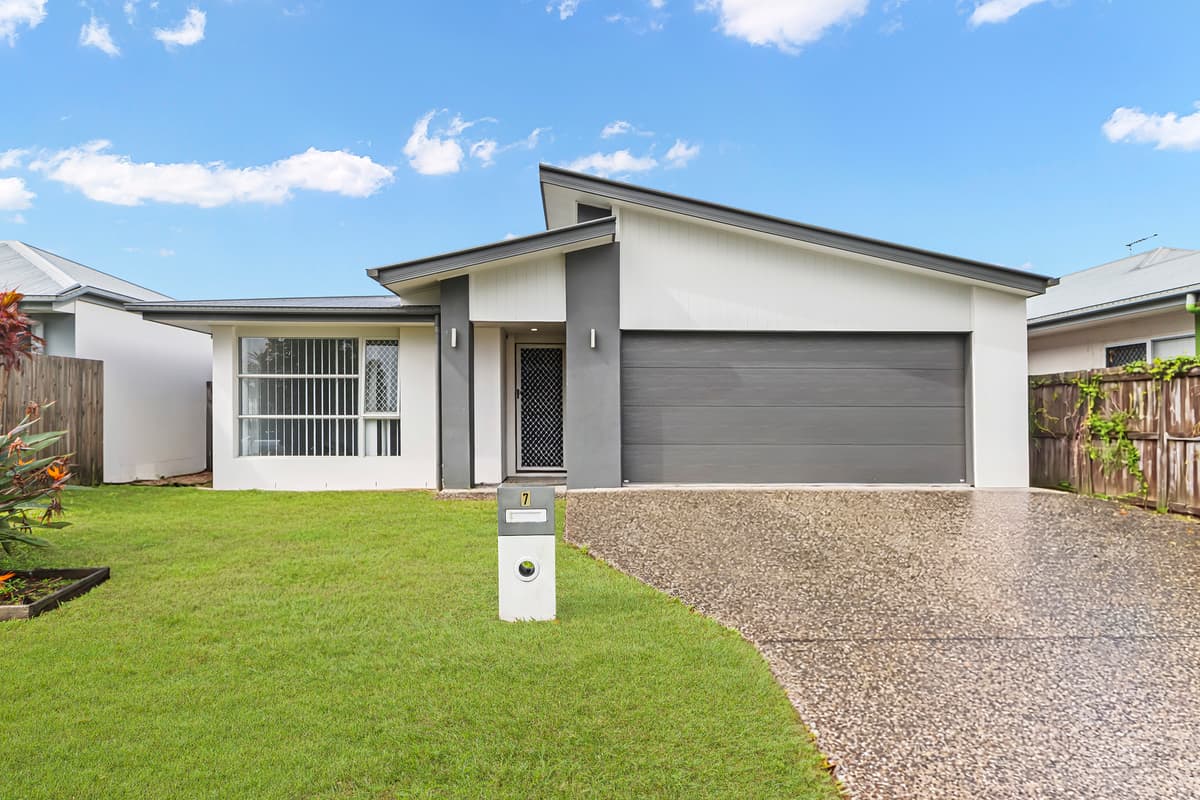 7 Village Boulevard, Pimpama