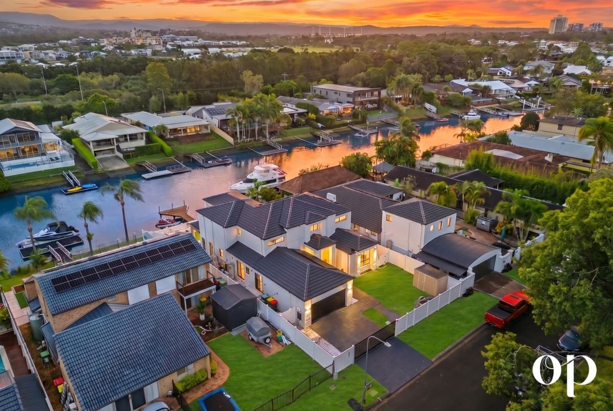 20 Coolong Crescent, Carrara