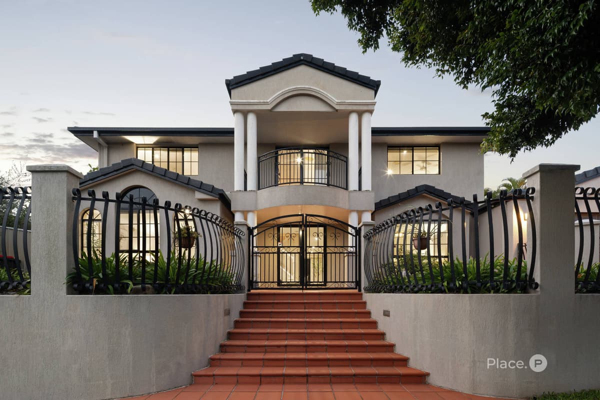 12 Woodland Street, Carindale
