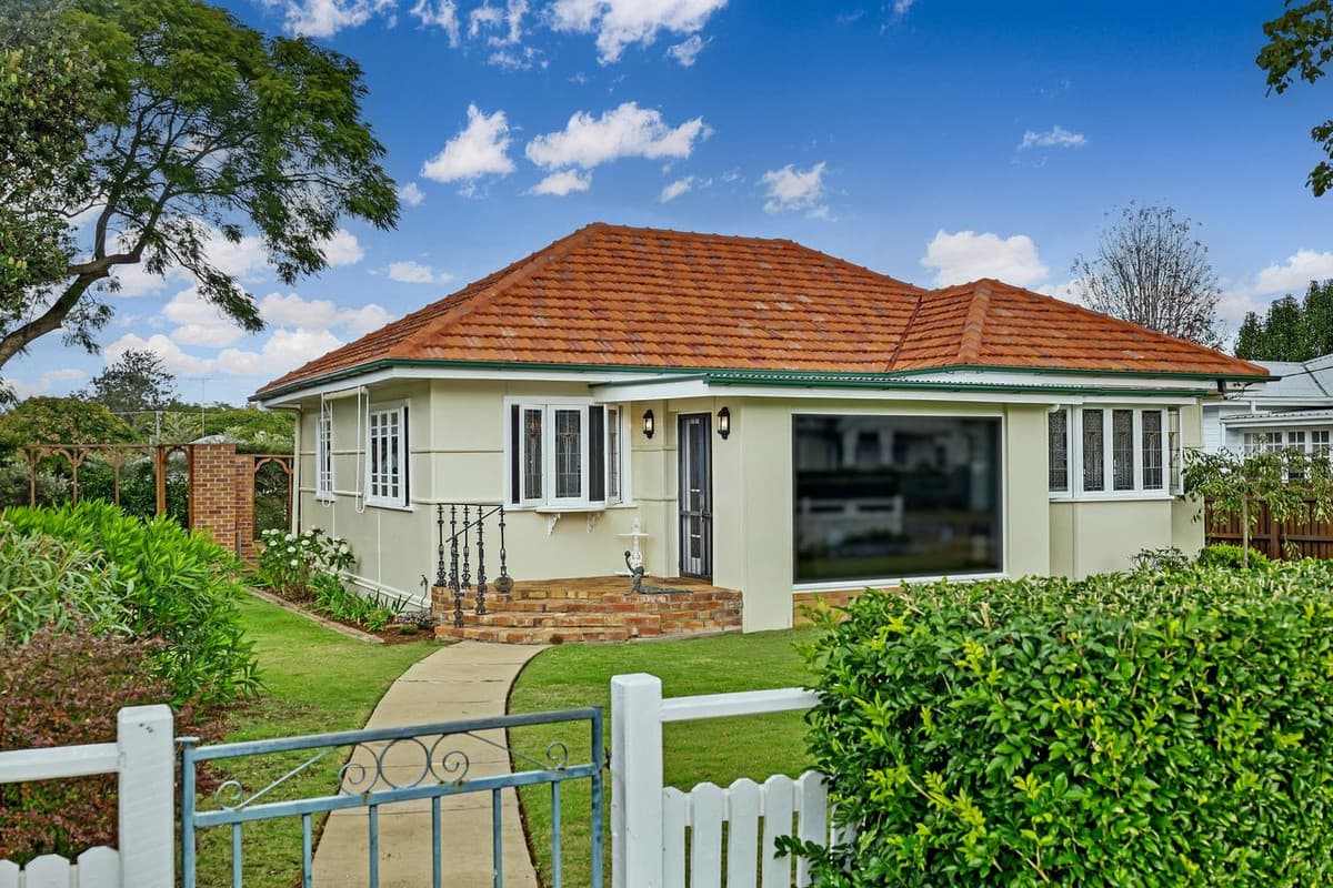4 STONEHAVEN Street, Mount Lofty