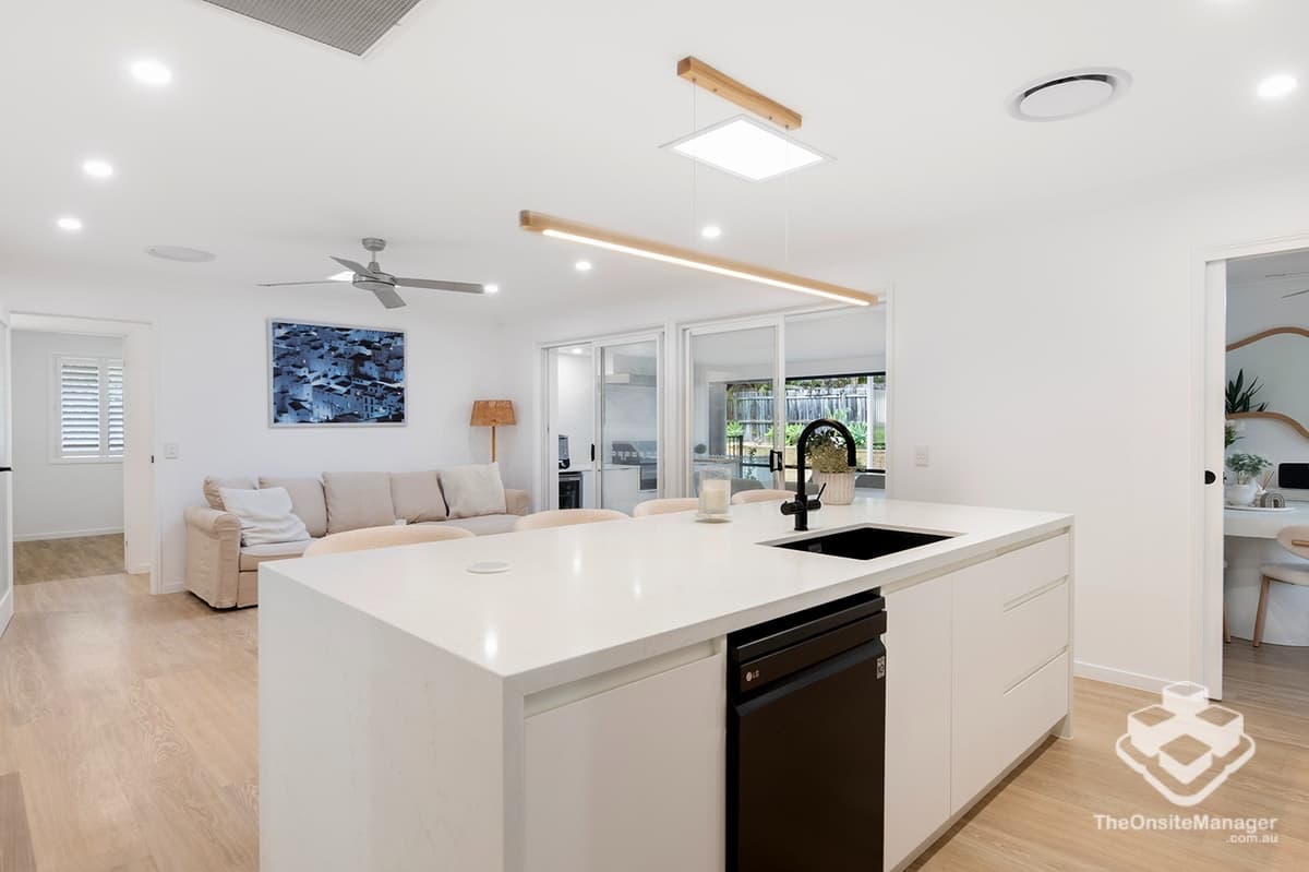 27 Lismore Drive, Helensvale