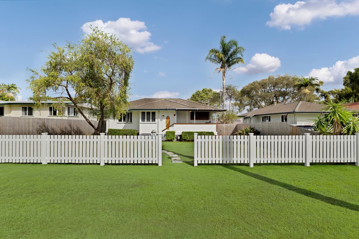 74 Roseneath Parade, Wynnum West