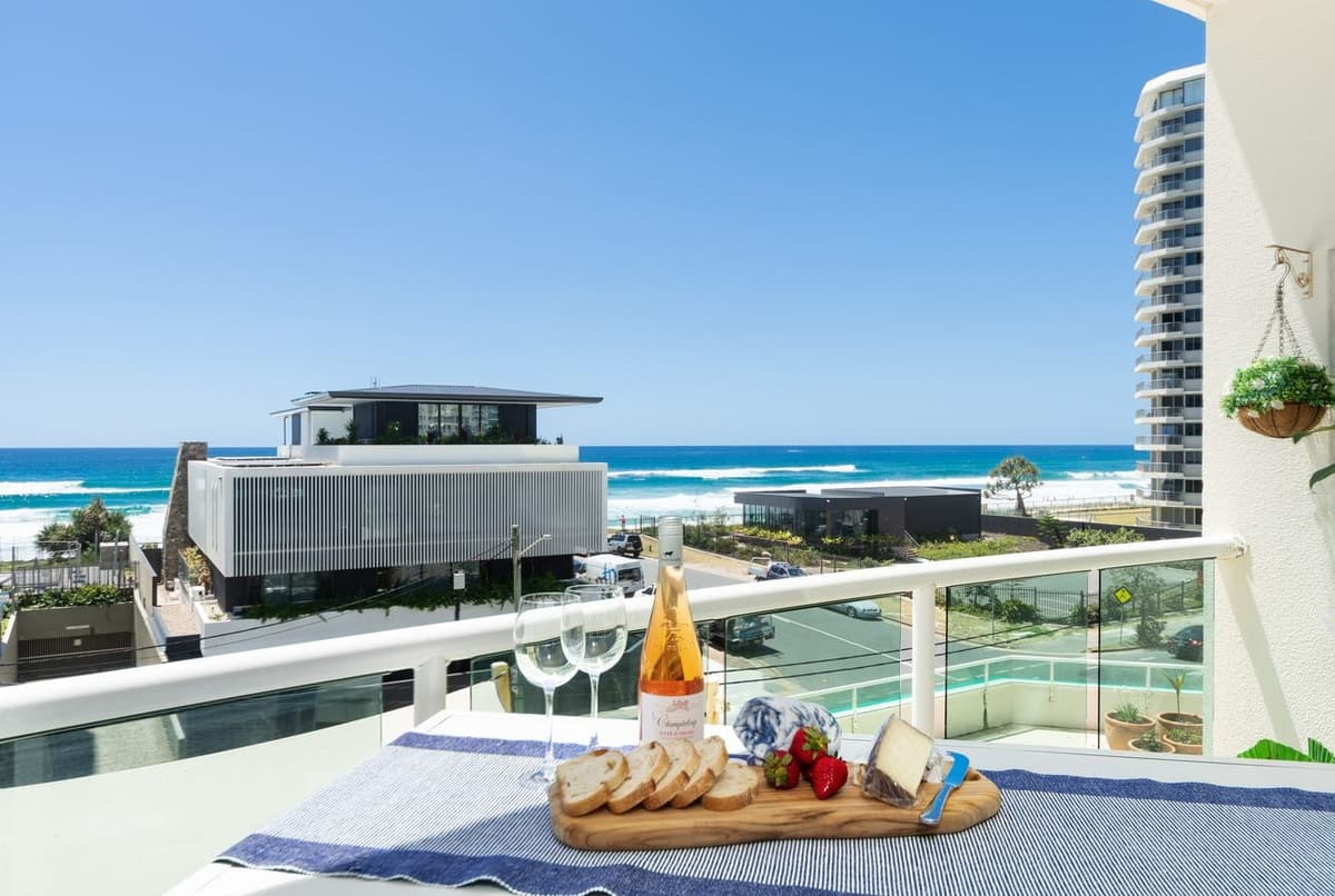 6/5 Woodroffe Avenue, Main Beach