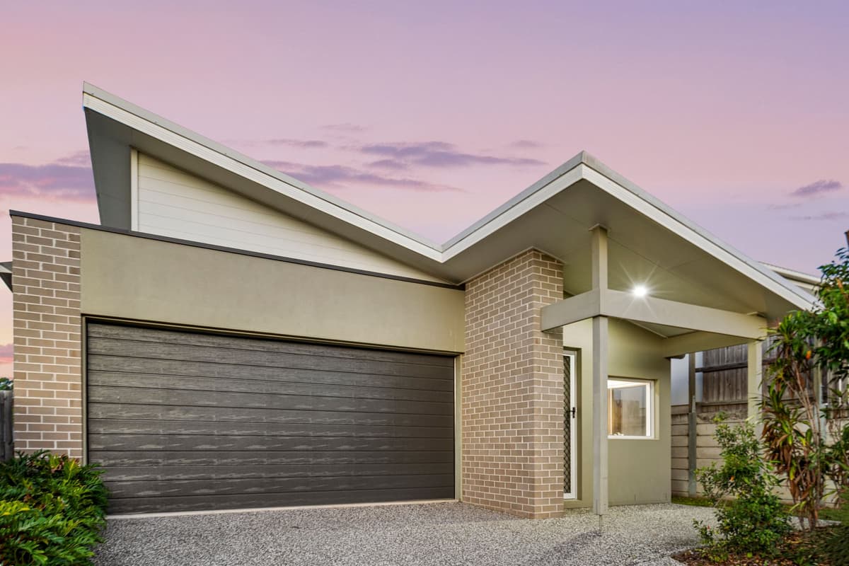 15 Brampton Crescent, Springfield Lakes