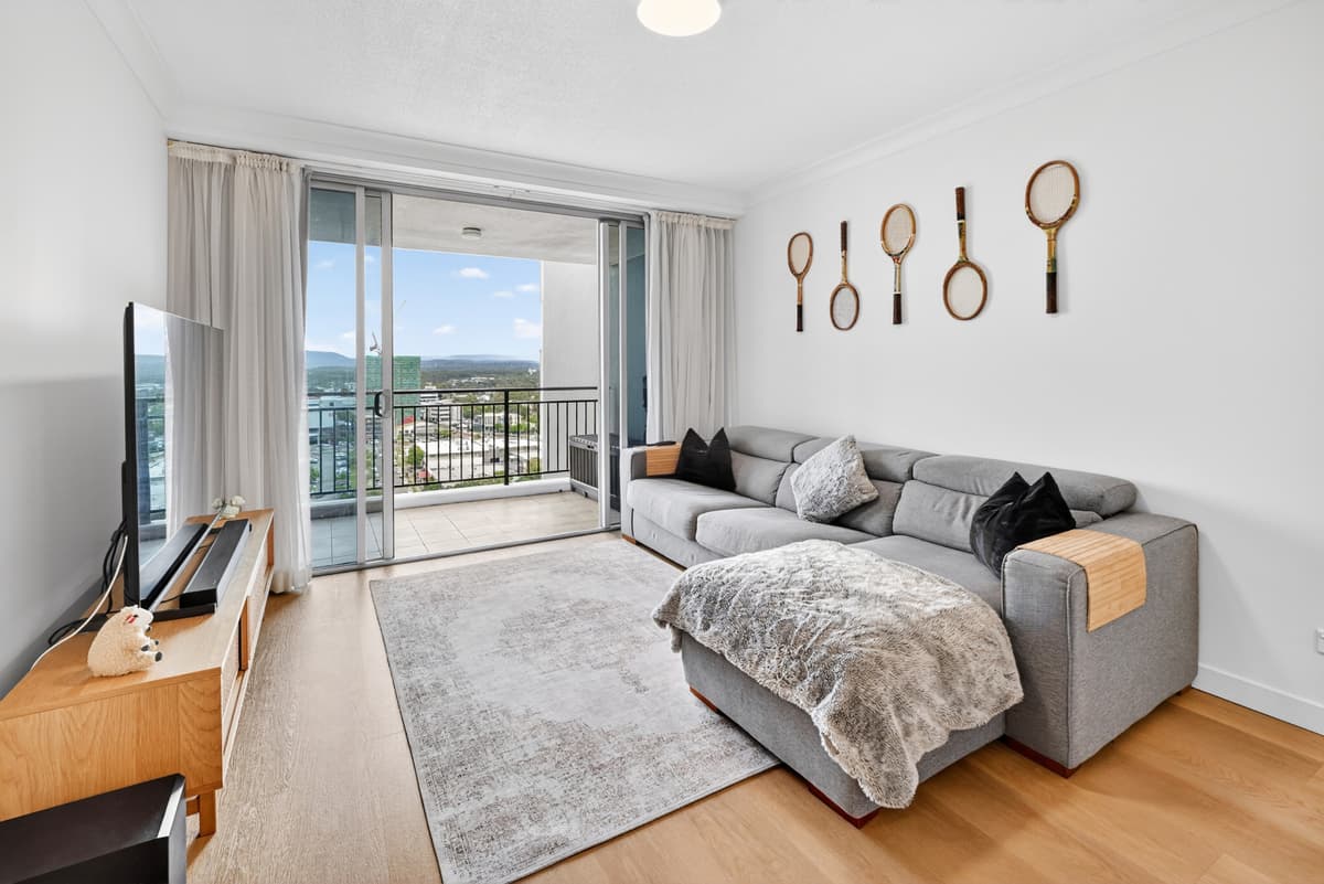 1169/56 Scarborough Street, Southport